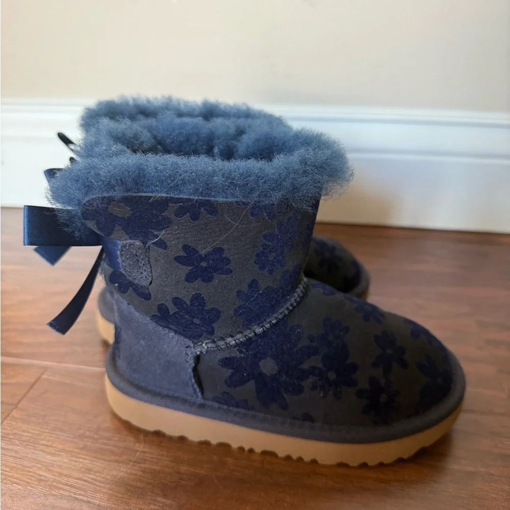 Ugg Navy Blue Bailey Bow Flower Shearling Boots-Size 9 NWOT